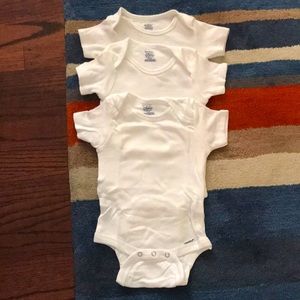 Gerber’s Organic 3-6M Bundle + bonus Carter’s